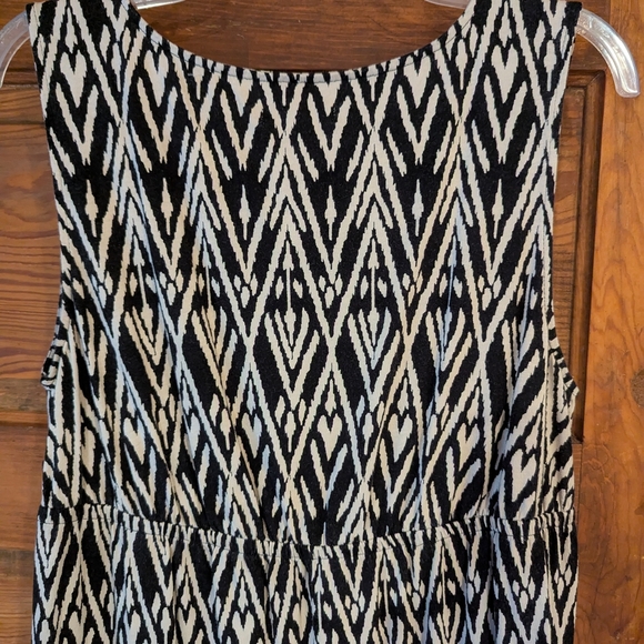Old Navy Black and White Patterned Dress - Picture 5 of 7